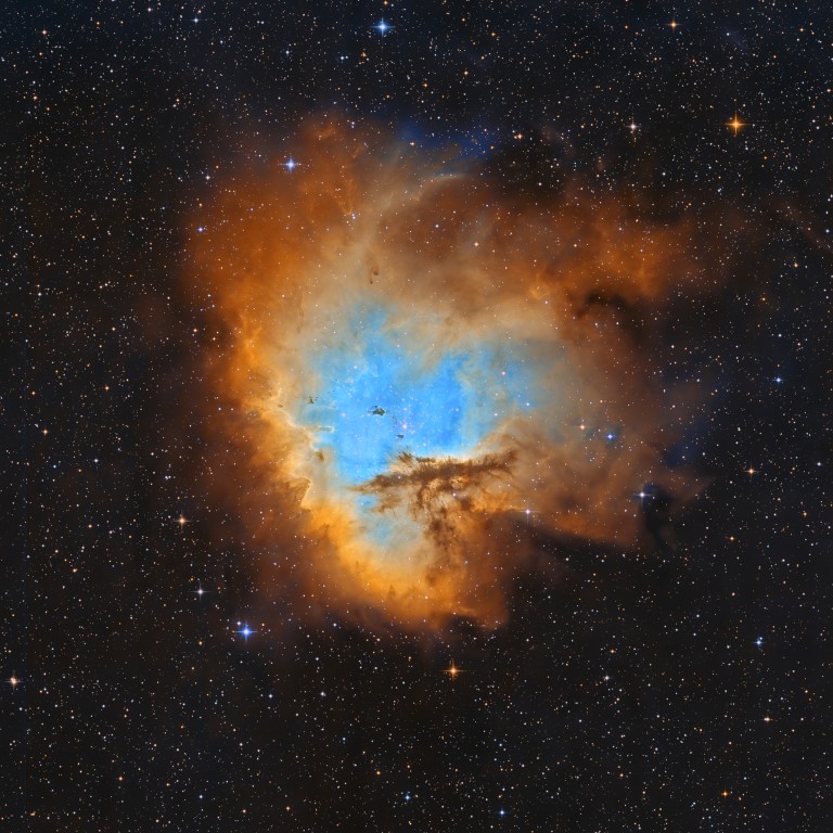 NGC281v2_Hubble-1